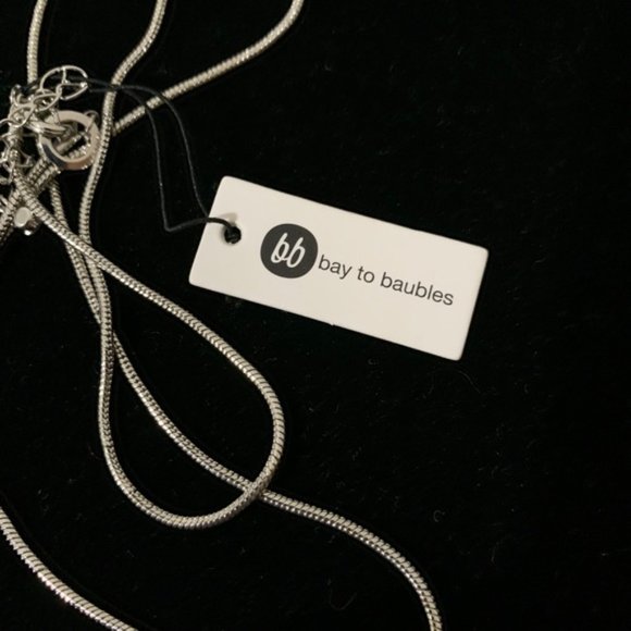 Bay to Baubles (Stitchfix) Necklace Silver Tone Teardrop Pendant NWT Perfect - Picture 5 of 5